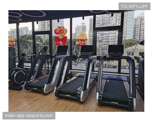 自拍打卡族_健身房流量明星,健身房拍照梗 自拍打卡族_健身房流量明星,健身房拍照梗